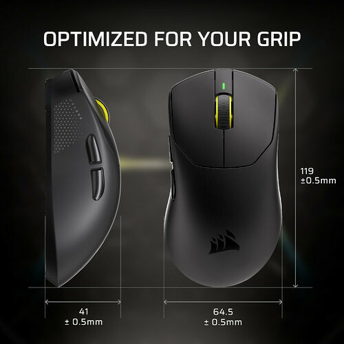 Souris Corsair noire avec des détails jaunes, présentée sous deux angles différents avec ses dimensions : 119 mm de longueur et 64,5 mm de largeur.