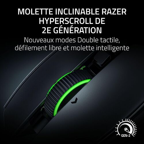 Gros plan sur la molette inclinable Razer Hyperscroll de 2e génération, dotée d'un éclairage LED vert caractéristique sur un fond noir.