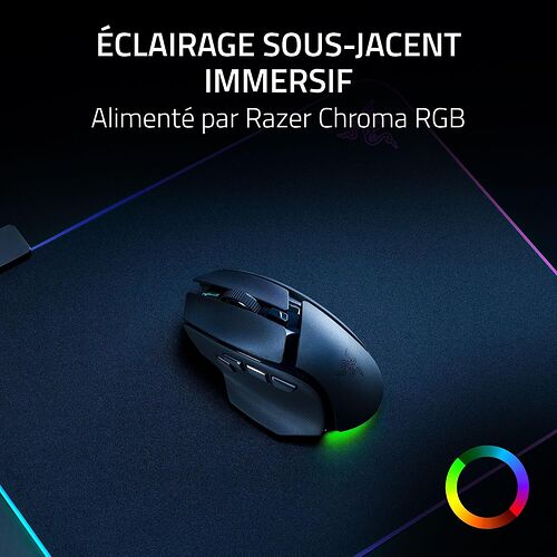 Souris Razer avec éclairage RGB Chroma, posée sur un tapis de souris noir avec des bordures lumineuses colorées.
