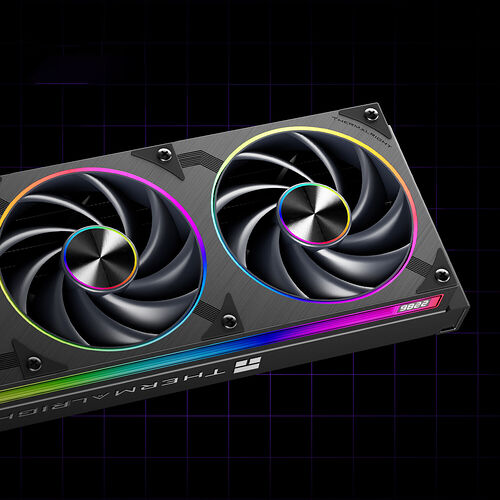 Carte graphique Thermalright avec deux ventilateurs rétroéclairés par un ruban LED multicolore sur les bords.