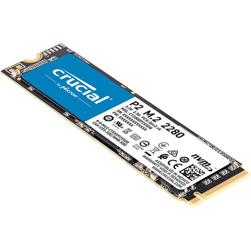 SSD Crucial P2 M.2 2280 avec interface PCIe Gen3 x4. Le composant est de couleur bleue avec les inscriptions de la marque et les spécifications techniques visibles sur le dessus.