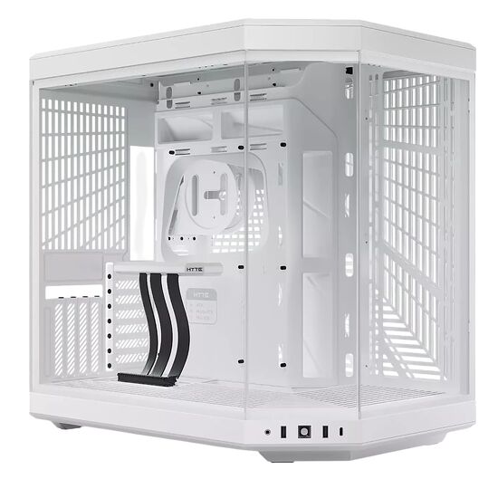 Boîtier PC blanc de marque HYTE avec une structure octogonale et des panneaux latéraux grillagés pour une ventilation optimale.