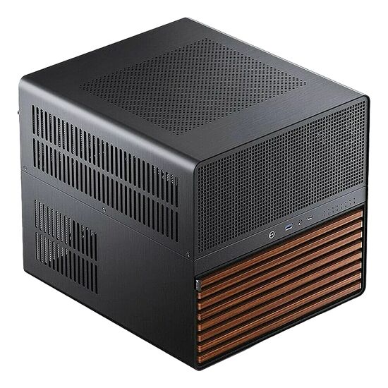 Boîtier PC compact de couleur noire avec une façade à lattes en bois, doté de grilles d'aération sur le dessus et les côtés.