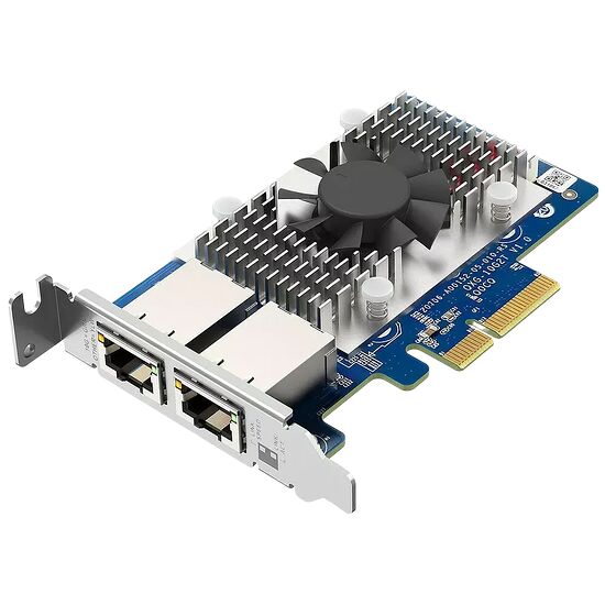 Carte réseau avec deux ports Ethernet RJ45, équipée d'un dissipateur thermique en métal et d'un petit ventilateur de refroidissement.