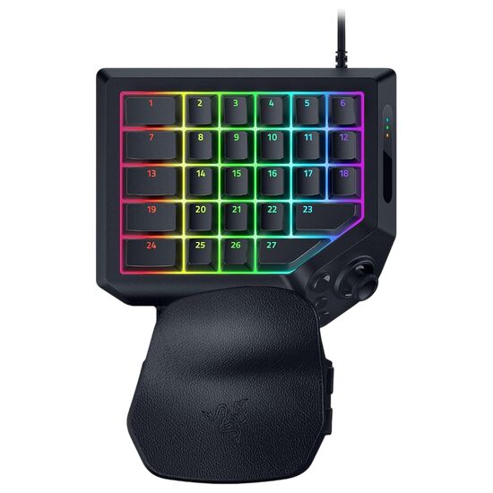Un pavé numérique Razer avec un repose-poignet en cuir noir. Les touches sont rétroéclairées avec un effet arc-en-ciel sur un fond noir.