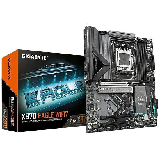 Carte mère Gigabyte X870 Eagle WiFi7 présentée avec sa boîte d'origine, affichant un design noir et gris avec des dissipateurs thermiques imposants.