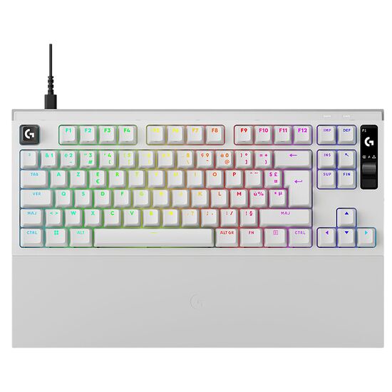Clavier mécanique Logitech blanc avec rétroéclairage RGB multicolore et touches blanches. Le clavier est relié par un câble noir.