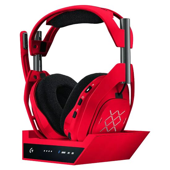 Casque gaming rouge avec micro intégré, présenté sur son socle de recharge. Il est compatible avec Xbox, PC et PS5.