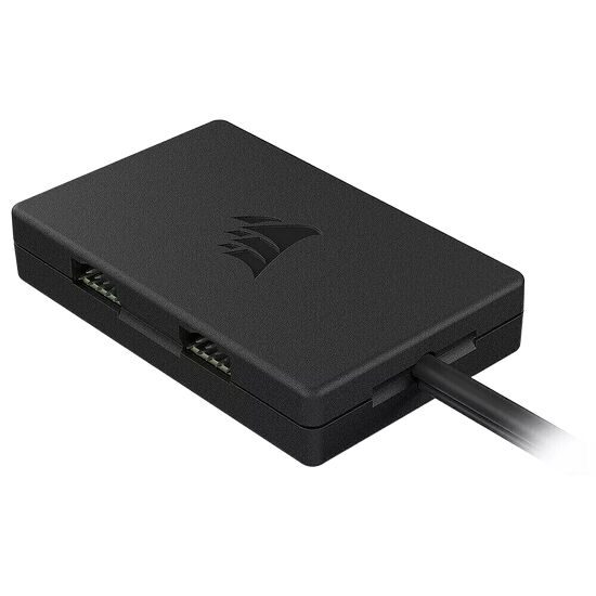 Boîtier de contrôle noir avec le logo Corsair, doté de deux connecteurs sur le côté et d'un câble de sortie.