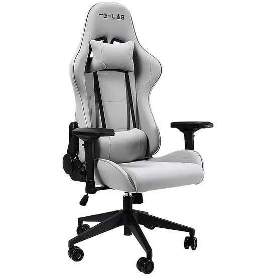 Chaise de gaming G-LAB de couleur gris clair avec accoudoirs noirs et un coussinet pour la nuque.