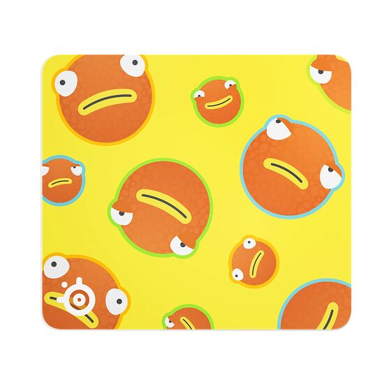 Tapis de souris jaune avec un motif répétitif de personnages orange et blancs aux expressions variées.