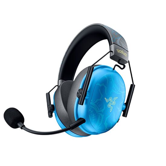 Casque Razer bleu avec des motifs de Pokémon sur l'arceau et les écouteurs, doté d'un micro intégré.