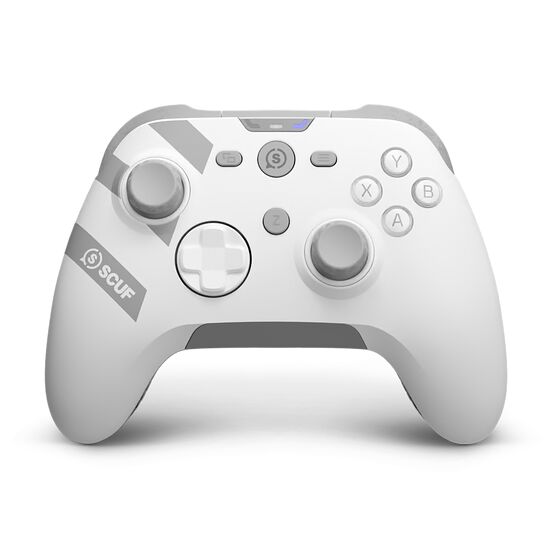Manette de jeu Scuf blanche avec des détails gris, comprenant des sticks analogiques, une croix directionnelle et des boutons de commande.
