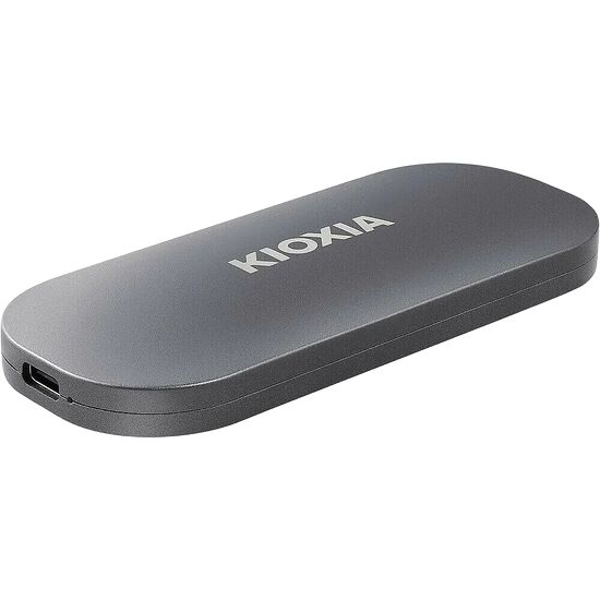 Disque dur externe Kioxia de couleur grise avec un design compact et arrondi.