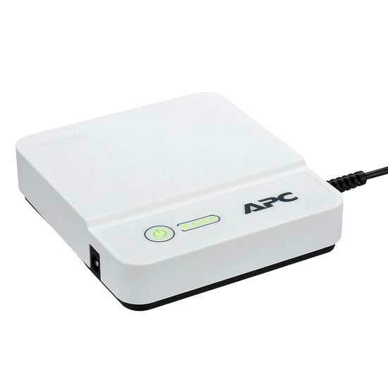 Onduleur blanc de la marque APC avec un bouton d'alimentation et un voyant lumineux vert.