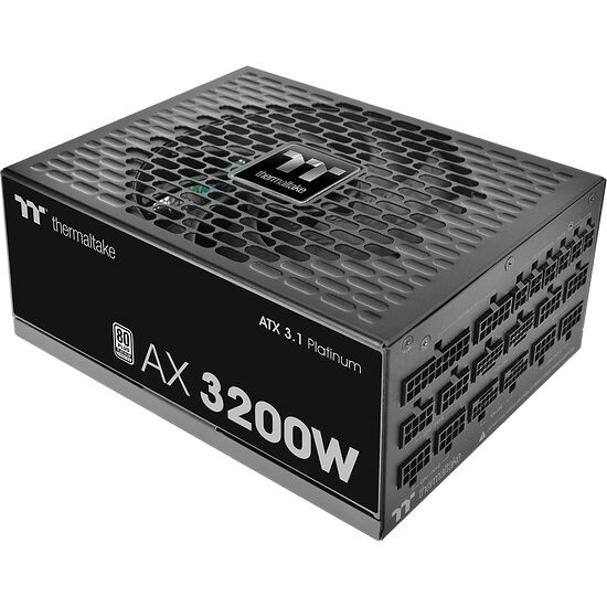 Bloc d'alimentation Thermaltake AX 3200W Platinum, certifié 80 Plus, avec une grille d'aération sur le dessus et de nombreux connecteurs sur le côté.