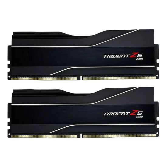 Deux barrettes de mémoire vive G.Skill Trident Z5 Neo de couleur noire avec des accents blancs et rouges.