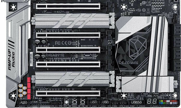 Gigabyte X399 DESIGNARE EX (image:4)