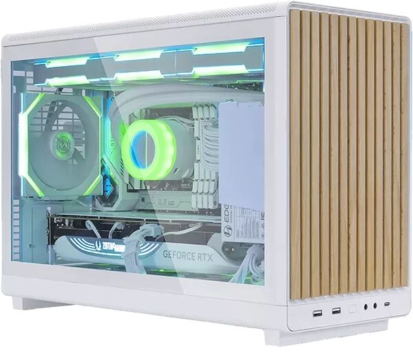 PC compact avec boîtier blanc et panneau latéral en bois strié. L'intérieur est équipé de composants avec un éclairage LED vert, incluant un ventilateur et une carte graphique GeForce RTX.