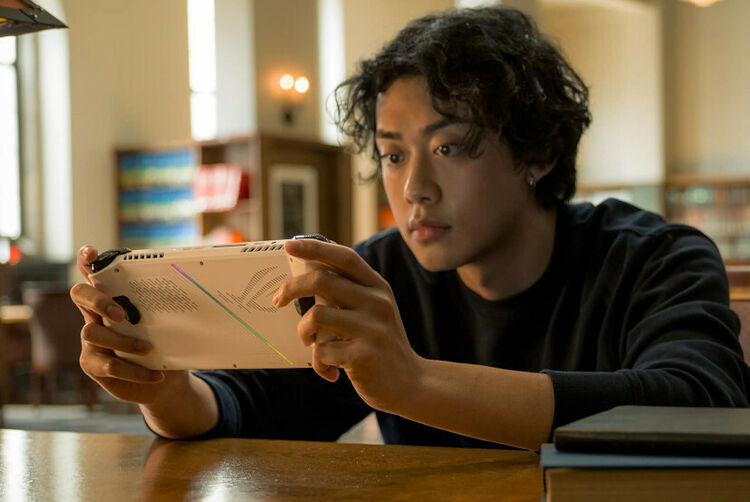 Asus ROG Ally Z1 Extrême (RC71L-NH001W) (image:3)