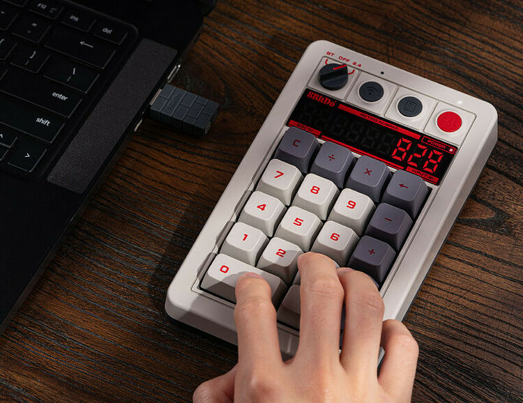 8BitDo Retro 18 Wireless Mechanical Number Keypad NES Edition (image:2)