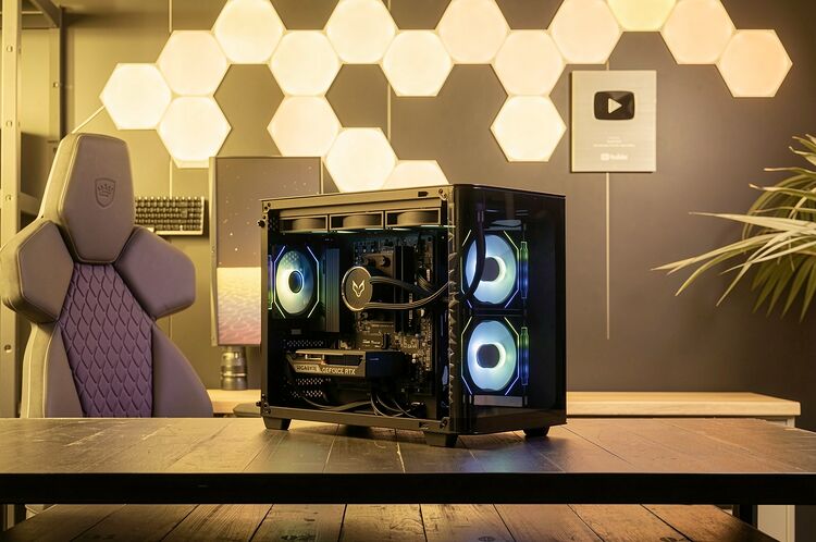 PC Gamer NIGHTWAVE (image:2)