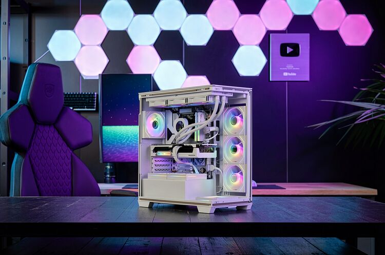 PC Gamer WHITEHAZE (image:2)