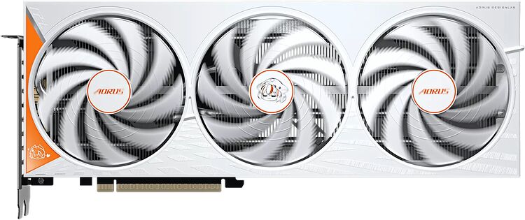 Carte graphique Aorus avec trois ventilateurs blancs et des détails orange sur le côté.