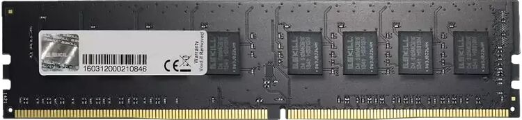 Barrette de mémoire vive RAM noire avec plusieurs puces de mémoire installées sur le circuit imprimé.