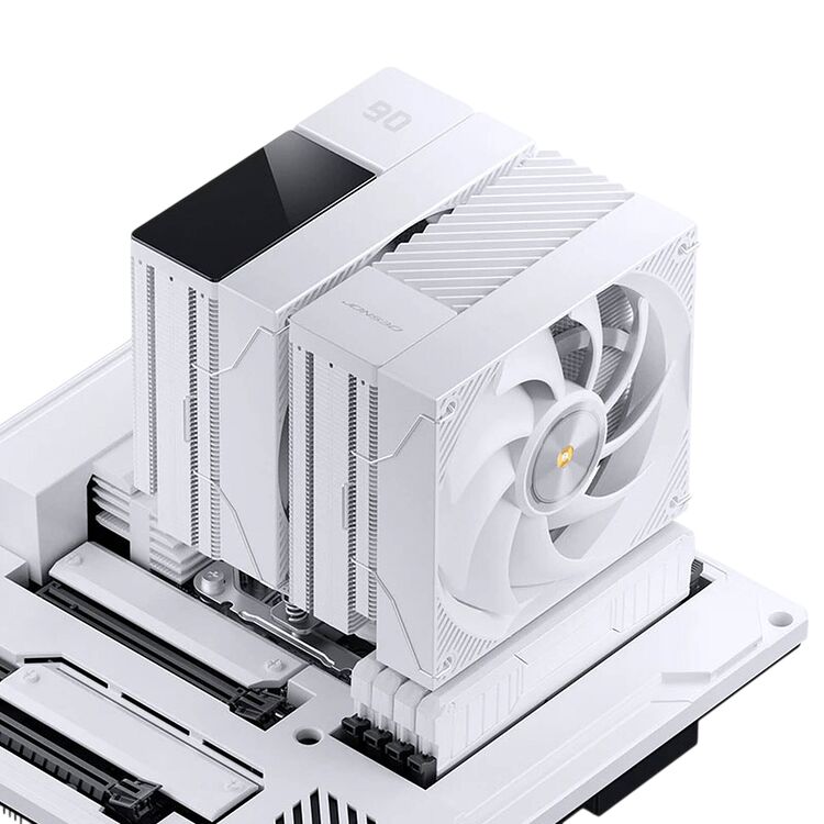 Ventirad blanc avec écran numérique intégré affichant "90", monté sur une carte mère blanche. Le refroidisseur possède un ventilateur blanc et des ailettes de dissipation visibles.