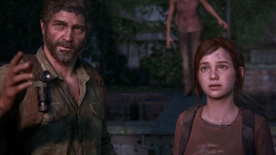 Screenshot tiré d'une cinématique du jeu The Last Of Us Part 1. On peut y voir de face, les deux protagonistes du jeu : Ellie et Joël, discutant. Joël semble montrer quelque chose au loin à Ellie.