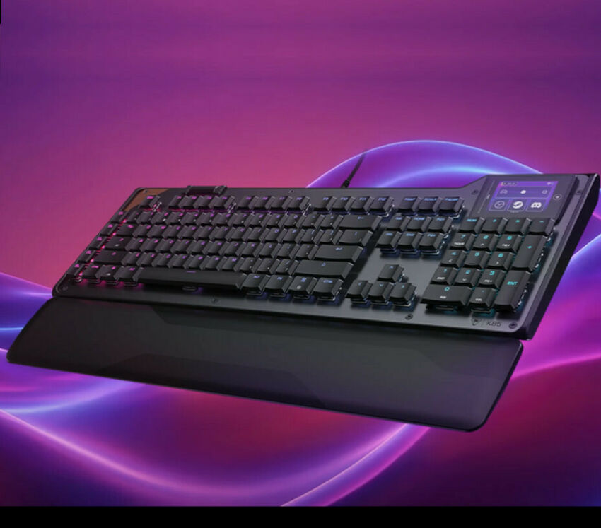 Clavier gamer rétroéclairé avec repose-poignet intégré sur fond violet.