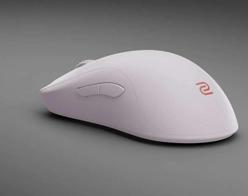 Souris gaming sans fil de couleur blanche avec le logo de la marque SteelSeries sur le dessus.