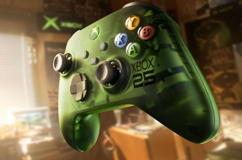Manette Xbox verte translucide avec le logo Xbox 25 ans imprimé sur la face avant.
