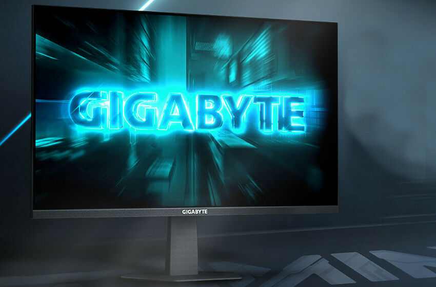 Écran de PC Gigabyte affichant un logo bleu lumineux sur un fond dynamique et sombre.
