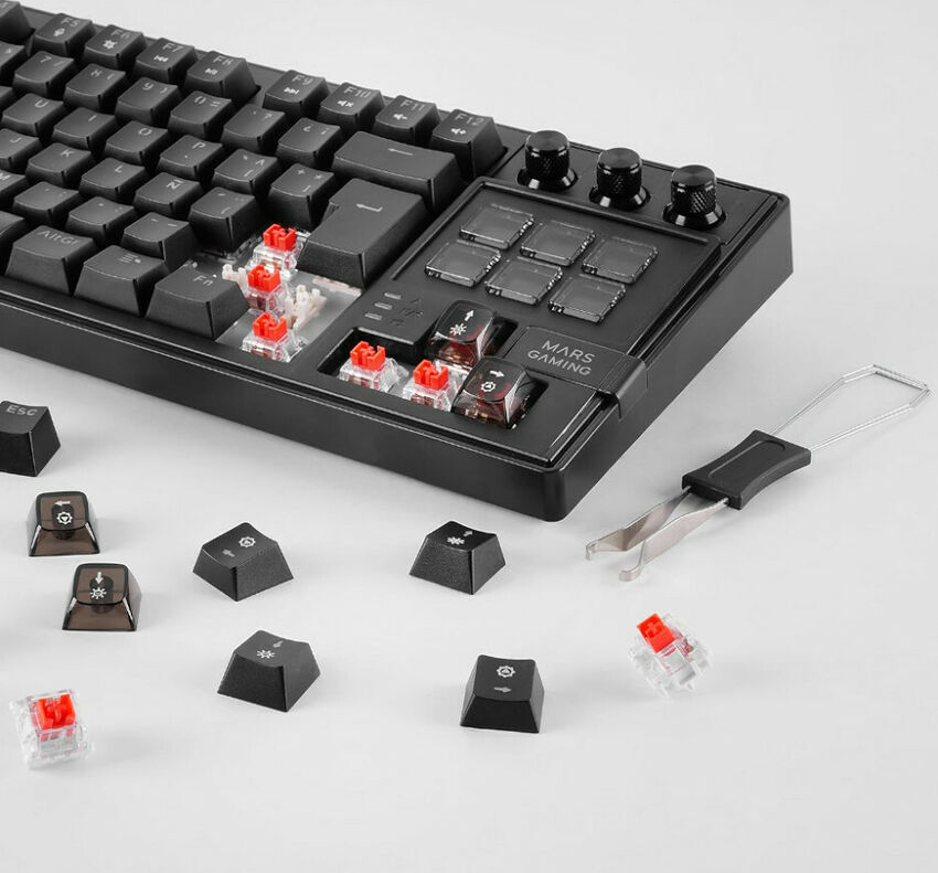 Clavier mécanique Mars Gaming noir avec des touches détachables, des commutateurs rouges et un outil de retrait de touches.