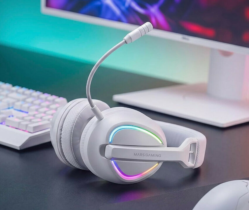 Casque gaming Mars Gaming blanc avec éclairage RGB multicolore sur les écouteurs et un micro flexible.